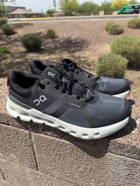 On Running Cloudstratus Men's Black/White Running Shoes 13 new!